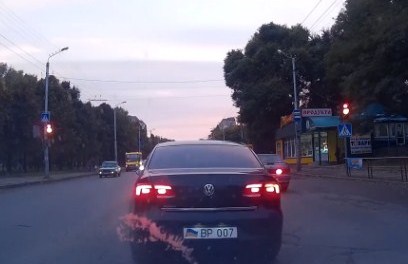 Агент 007. Видео, как Volkswagen на ходу меняет номера на ВР