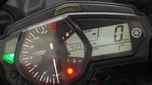 Панель приборов Yamaha R3