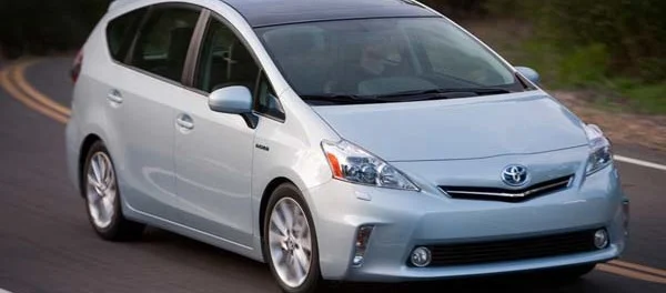 Toyota Prius V отзывается из-за проблем с подушкой безопасности