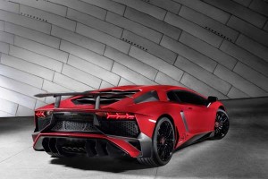 Lamborghini-Aventador-SV-rear