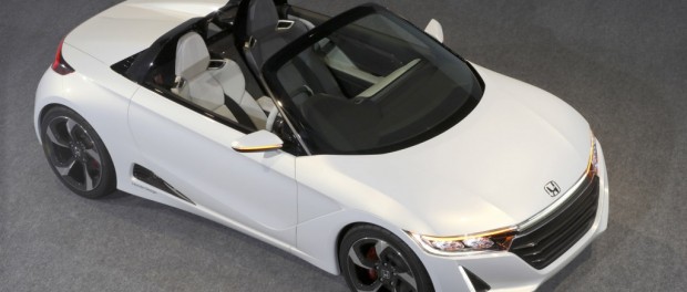 Honda вывела на тесты компактный родстер S660