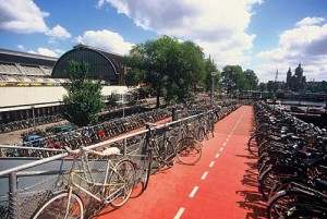 Amsterdam Fietsflat - велосипедная стоянка