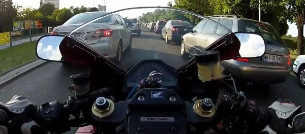 Преимущества мотоцикла для городских поездок