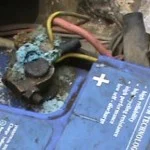 Почему окисляются клеммы аккумулятора