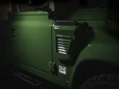 Land Rover собрал особый Defender в магазине мужской одежды