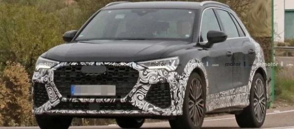 Новый кроссовер Audi RS Q3 поймали на тестах