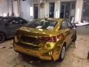 «Цыганский Solaris»: «Золотой» тюнинг Hyundai Solaris развеселил сеть