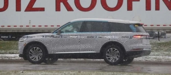 Уже завтра покажут кроссовер Lincoln Aviator