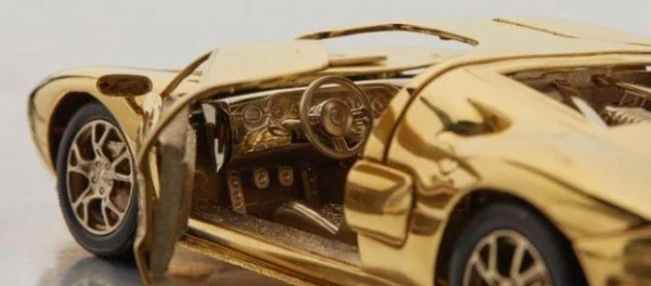 Копию Ford GT из золота пустят с молотка