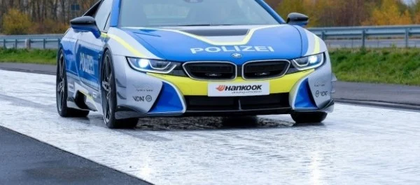 Гибрид BMW i8 стал патрульной машиной