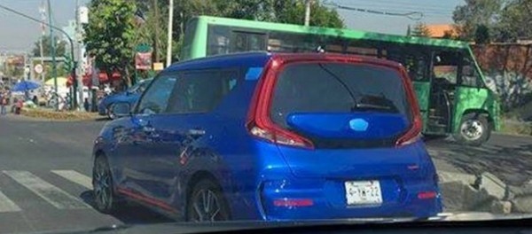 Новый KIA Soul раскрыли перед премьерой: прежний форм-фактор и необычные фонари