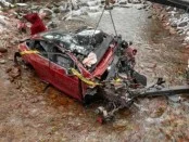 В США электрокар Tesla с подростками попал в жуткую аварию