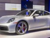 Спорткар Porsche 911 стал мощнее и быстрее