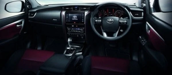 Toyota показала в Таиланде обновлённый кроссовер Fortuner TRD Sportivo 2