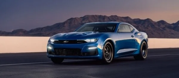 Chevrolet представил 700-сильный электро-Camaro для драг-рэйсинга