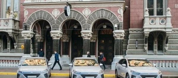 Нацбанк похвастался новенькими электромобилями Hyundai Ioniq: опубликованы фото