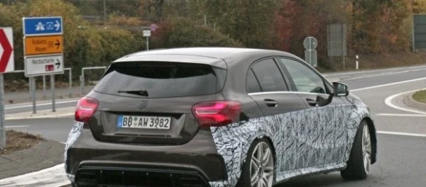 Роскошный Mercedes-AMG A45 попал в объективы фотошпионов