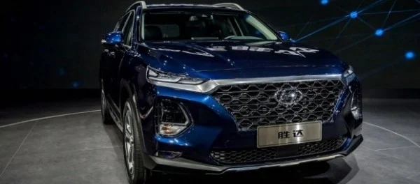 Другой Hyundai Santa Fe: он больше и у него есть сканеры отпечатка пальца