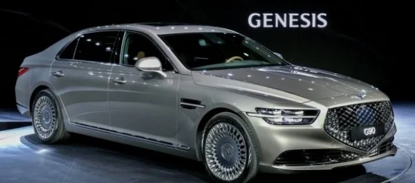 Седан Genesis G90: новый дизайн, прежние моторы и ажиотажный спрос