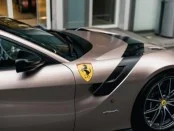В Японии засняли Ferrari F12tdf уникального оттенка