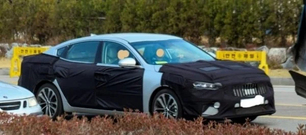 «Промежуточному» бизнес-седану KIA подправят внешность