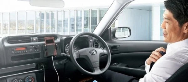 Расход 3,6 л/100 км, но теперь без полного привода: универсал Toyota Probox стал гибридом
