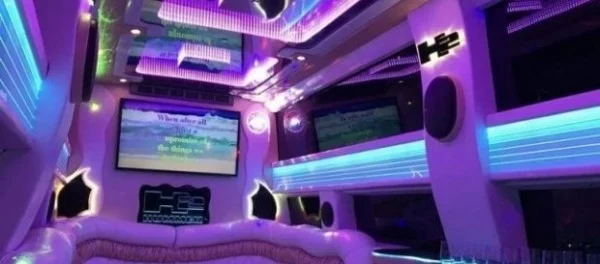В Украине засветился уникальный супервместительный Hummer