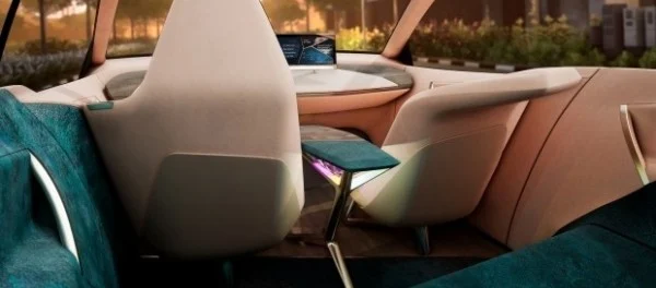 Компания BMW пригласила публику в смешанную реальность