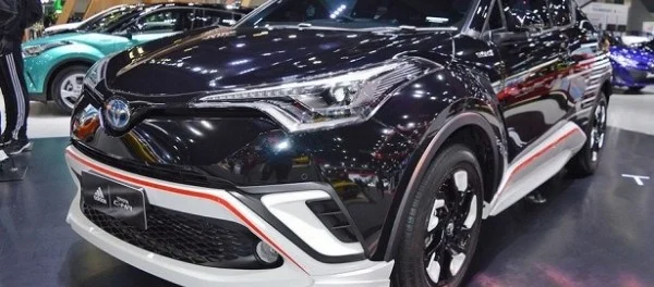 Toyota и Adidas представили особый вариант кроссовера C-HR
