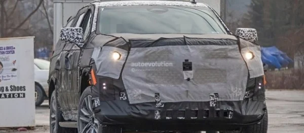Новый Cadillac Escalade впервые замечен на тестах