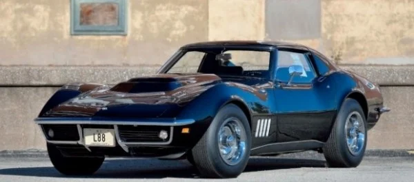 Chevrolet Corvette 60-х продадут по цене суперкаров