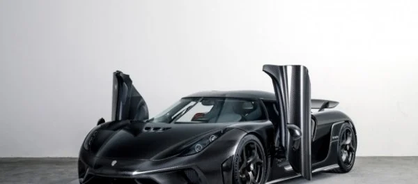 Koenigsegg построил первую машину с кузовом из «голого» карбона