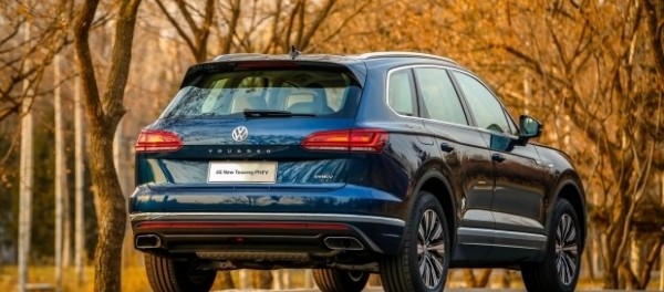 Модель Volkswagen Touareg PHEV получила большой аккумулятор