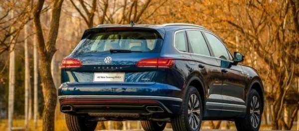 Модель Volkswagen Touareg PHEV получила большой аккумулятор