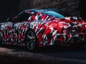 Камуфляж новой Toyota Supra превратили в упаковочную бумагу для подарков