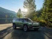 Rivian готовит «сумасшедший» автомобиль с короткой базой и огромным клиренсом