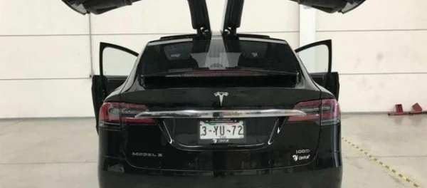 Мексиканцы создали бронированную версию электрического кроссовера Model X
