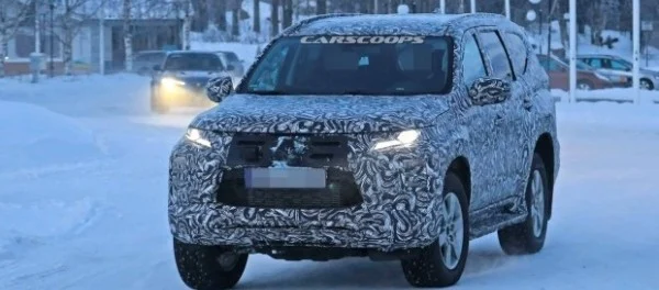 В Сети появились фото обновленного Mitsubishi Pajero Sport в камуфляже