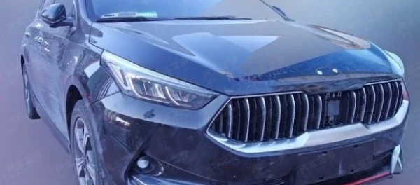 В Сети появились шпионские фото седана KIA Cerato с другим дизайном
