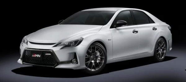 Toyota представила спортивную версию седана Mark X с карбоновой крышей