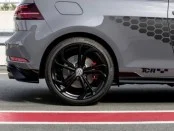 Volkswagen запустил в серию 290-сильный Golf в стиле гоночного автомобиля