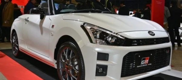 Крошечный родстер Daihatsu мимикрирует под «заряженные» Toyota