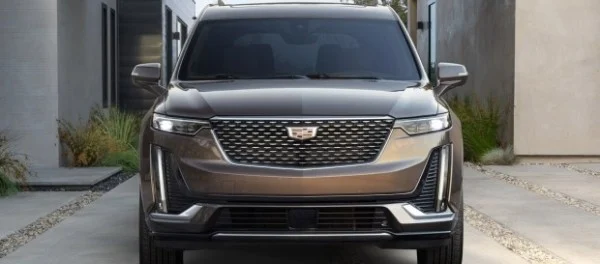 Cadillac пополнил модельную линейку кроссовером XT6 с тремя рядами сидений