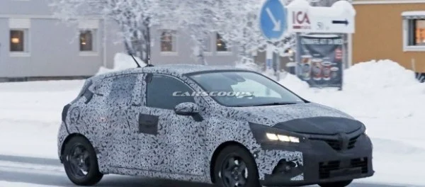 В Сети появились фото Renault Clio в камуфляже