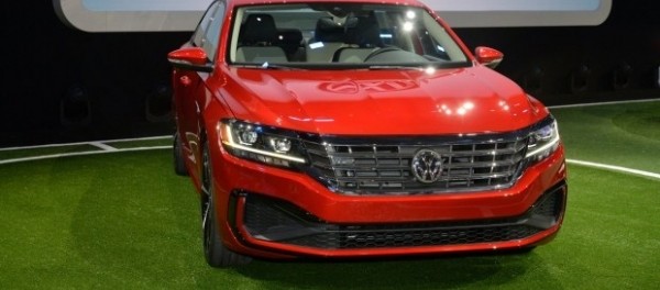 Volkswagen представил в Детройте новый Passat