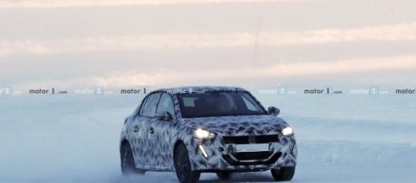 На тестах замечен новый Peugeot 208