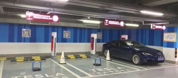 В Tesla нашли оригинальный способ помочь владельцам электромобилей