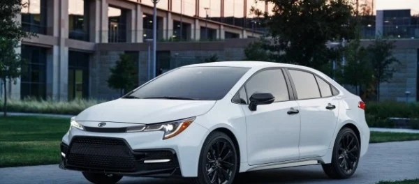 Показана Toyota Corolla в спецверсии Nightshade Edition