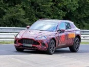 Интерьер первого кроссовера Aston Martin засняли почти без камуфляжа