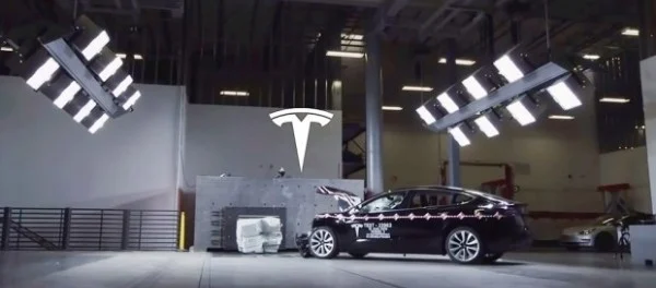 Tesla впервые показала краш-тесты в секретной лаборатории